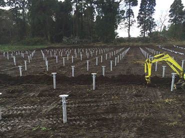 صب وتطبيق المسمار الأرضي الشمسي